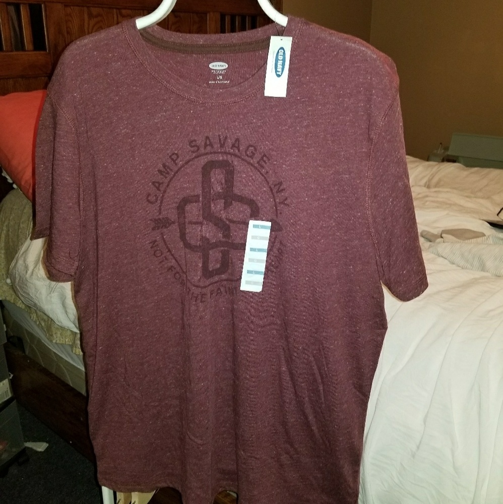 Old navy t shirt nwt size large burgendy